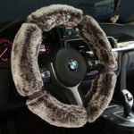 Capa de Volante em Pelúcia com Brilhantes – Capa de Inverno para Volante de Carro - Image 3