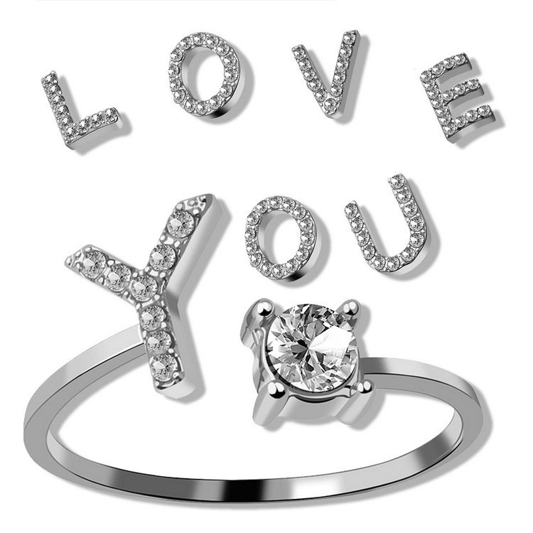 Anel ajustável com inicial e strass