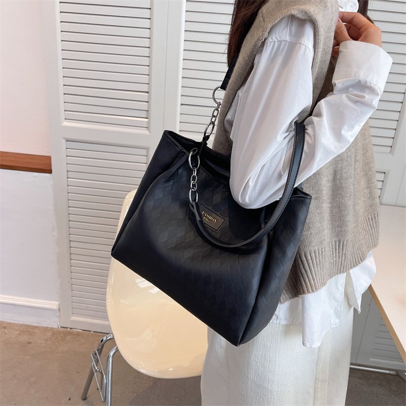 Mala Tote Acolchoada com Corrente – Mala de Ombro Feminina Padrão Losango
