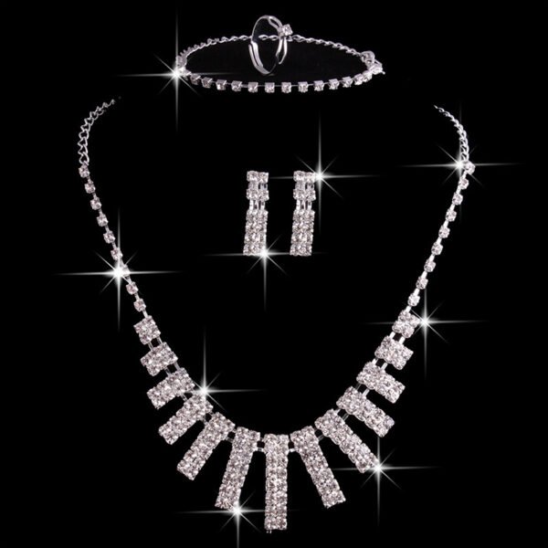 Conjunto de Bijuteria com Strass 4 Peças – Colar, Brincos, Anel e Pulseira