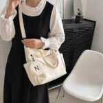 Mala Tiracolo em Lona – Mala de Ombro Feminina Casual - Image 4