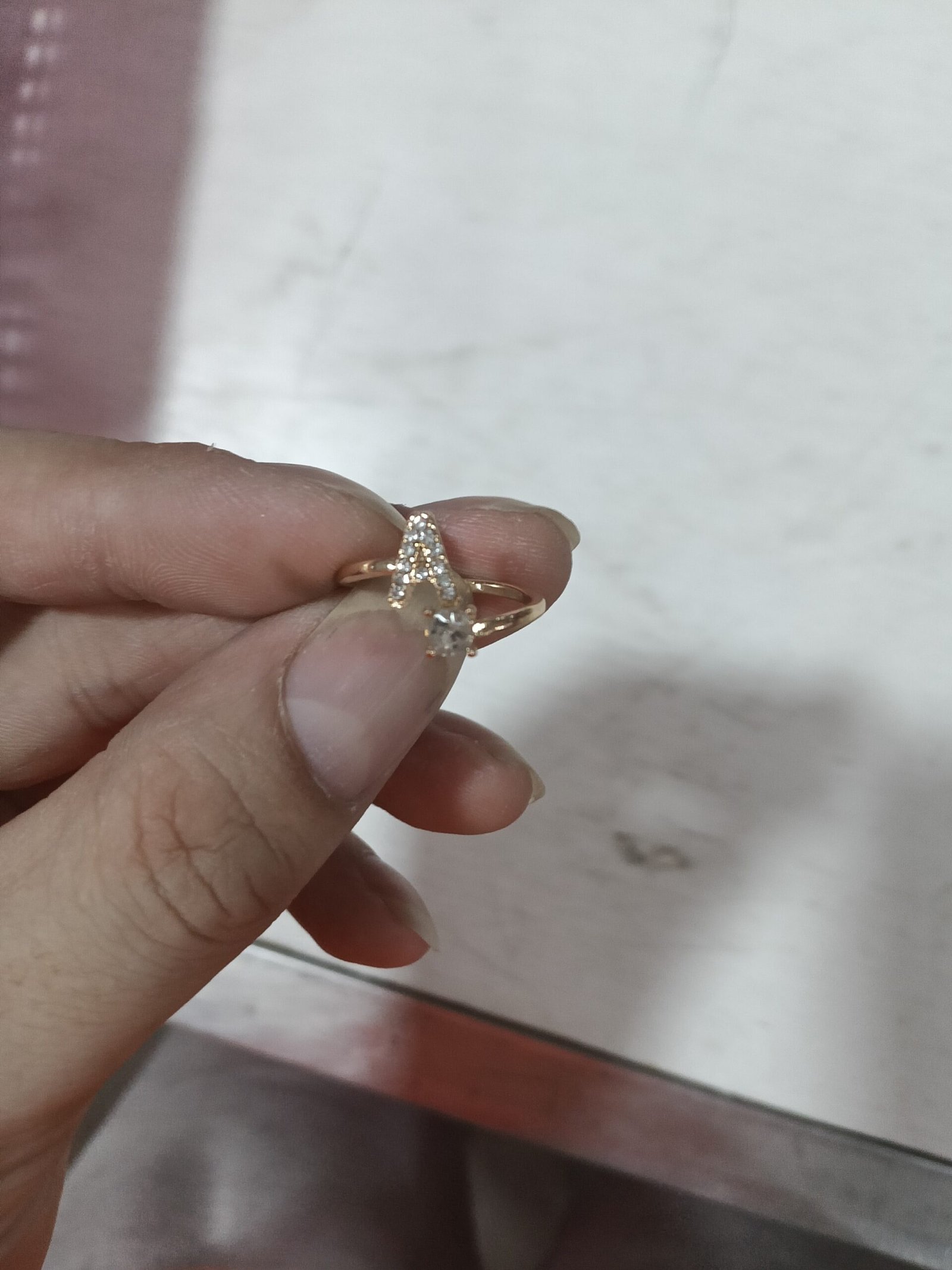 Anel Ajustável com Inicial (A–Z) e Strass – Bijuteria Feminina Elegante