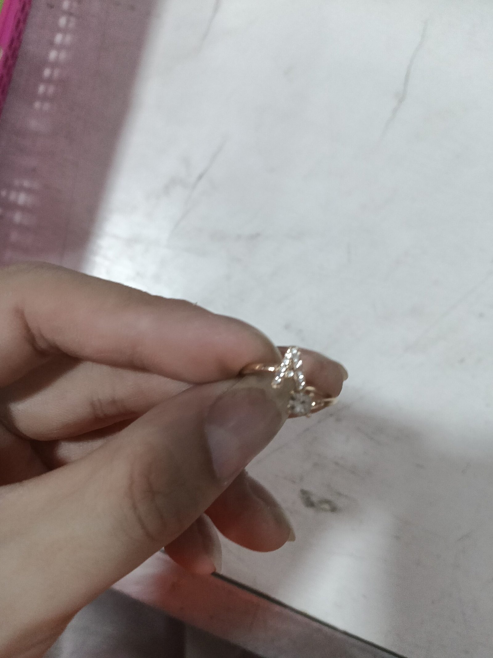 Anel Ajustável com Inicial (A–Z) e Strass – Bijuteria Feminina Elegante